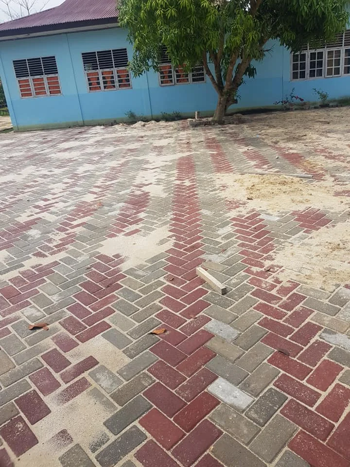 Pemasangan Paving Block di SMAN 2 Bangko Pusako