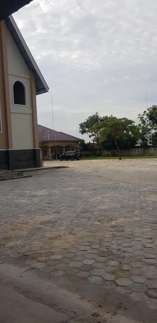 Pemasangan Paving Block di Gereja GKPI Dumai