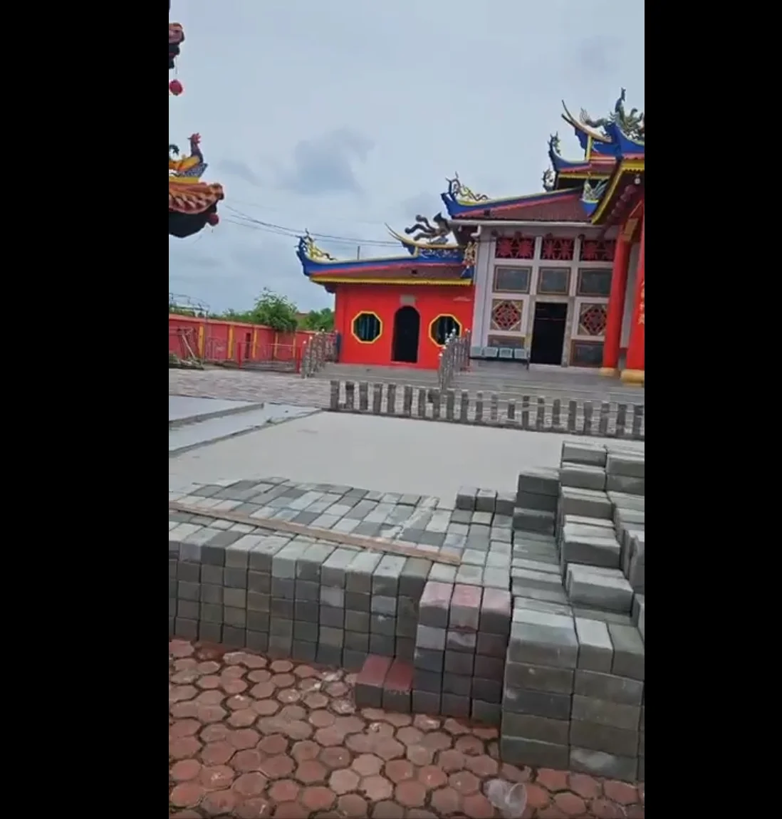 Pemasangan Paving Block untuk Halaman Klenteng Dumai