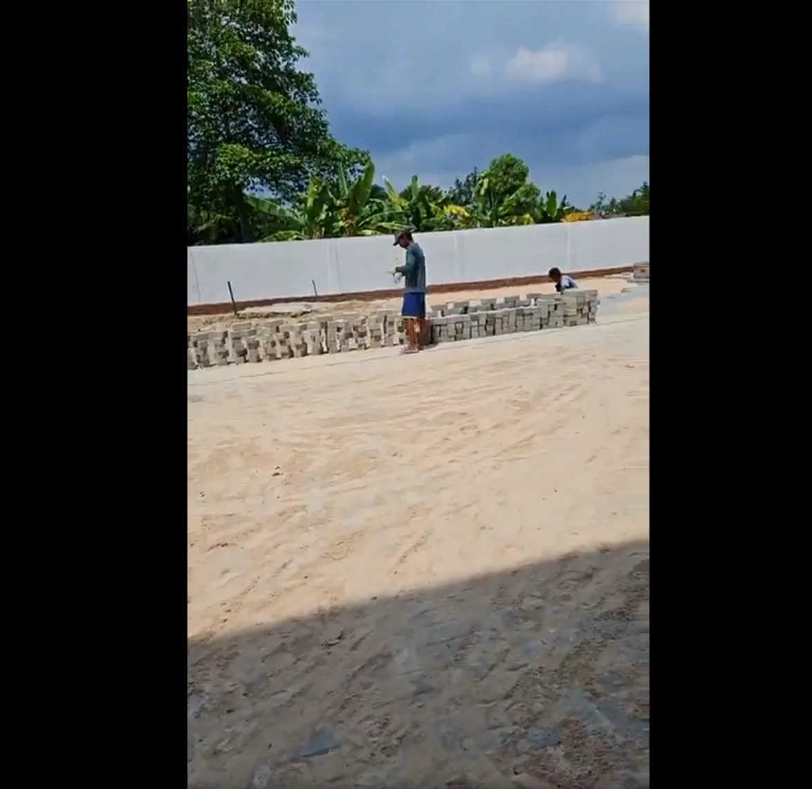 Pemasangan Halaman Masjid Raudhatus Shalihin Dumai