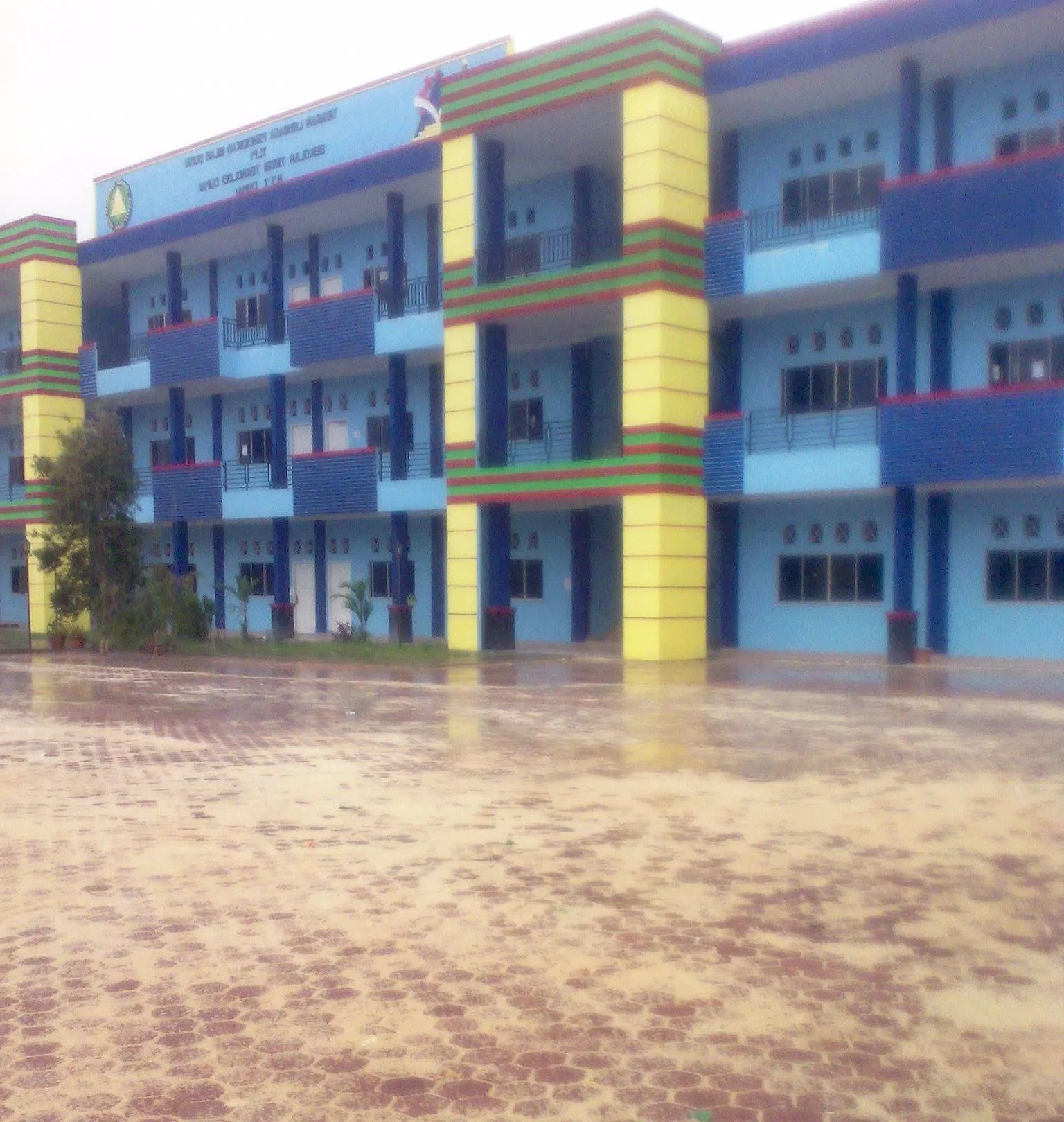 Pemasangan Paving Block untuk Halaman STT Dumai